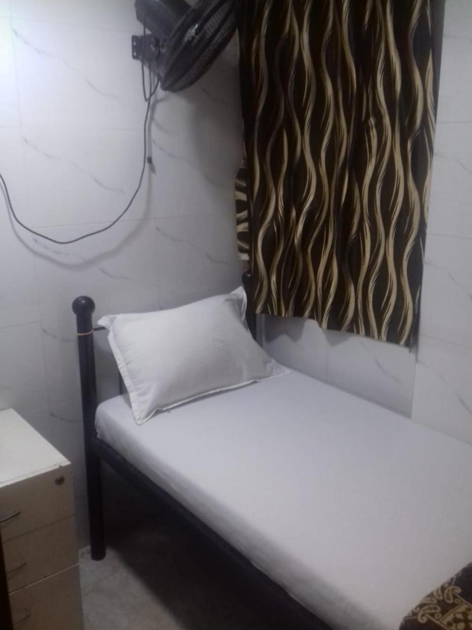 One Step Hostel Mumbai Exterior photo